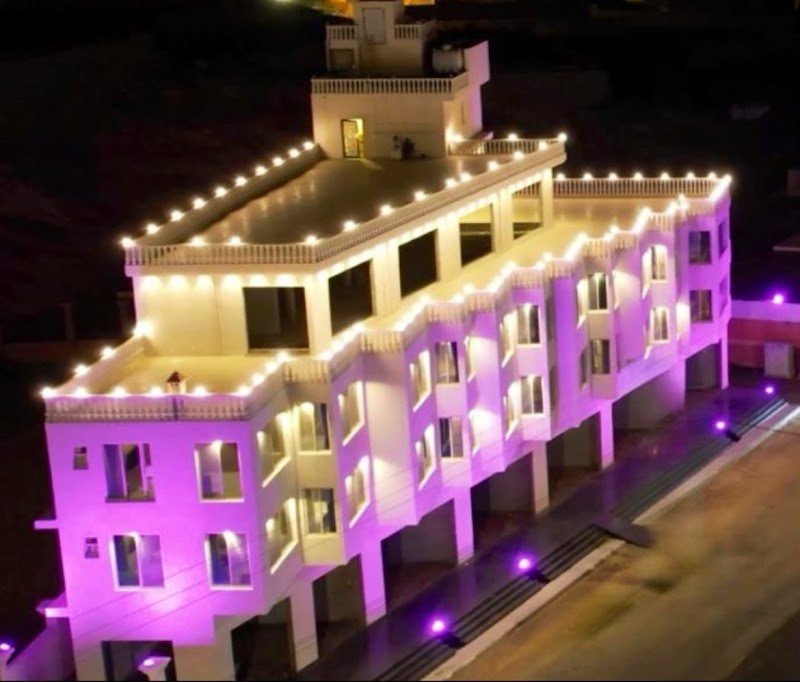 مجمع قصر الديرة التجاري